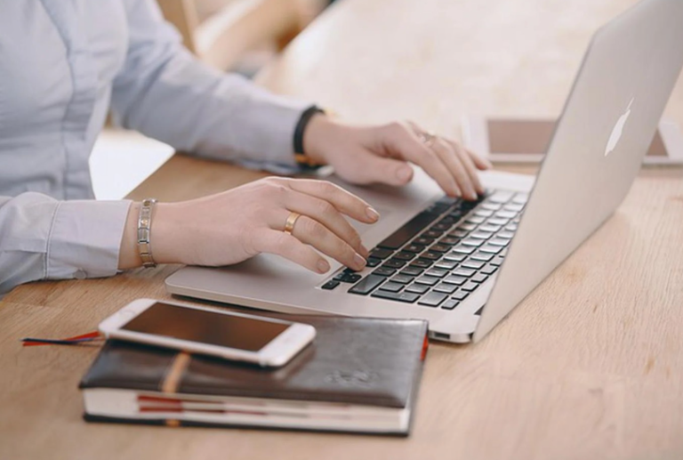 Rise & Shine Online: Best Low-Cost Tools for Aspiring Influencers